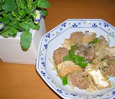 肉団子ともやしの炒め物